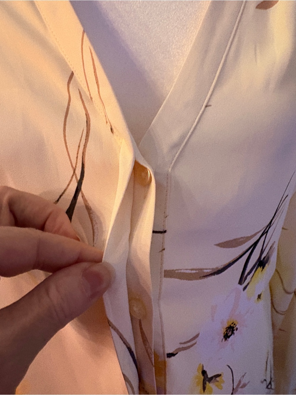 White House Black Market Pale Yellow Floral V-Neck Blouse - Picture 4 of 10